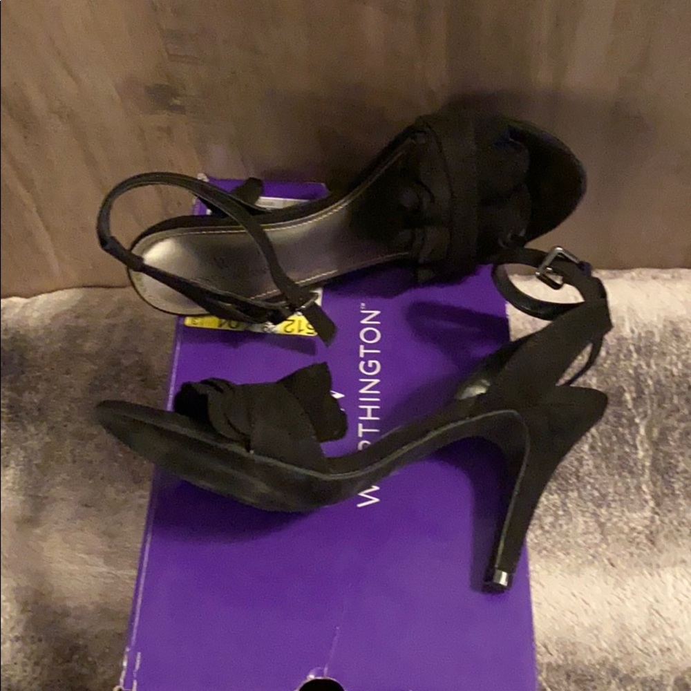Shoes - Picture 3 of 4